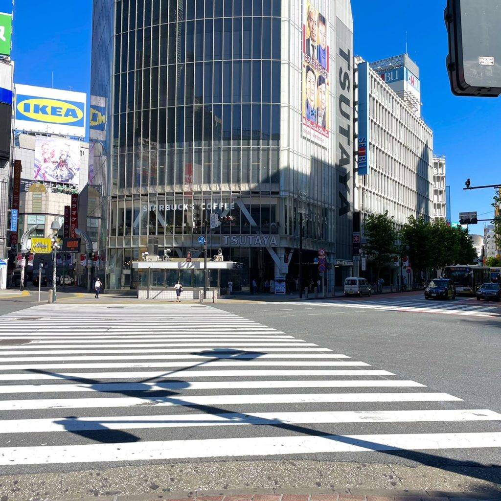 渋谷公園通り②信号を渡りTUTAYAを左手に直進